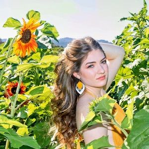 Meet your Posher, Abigail